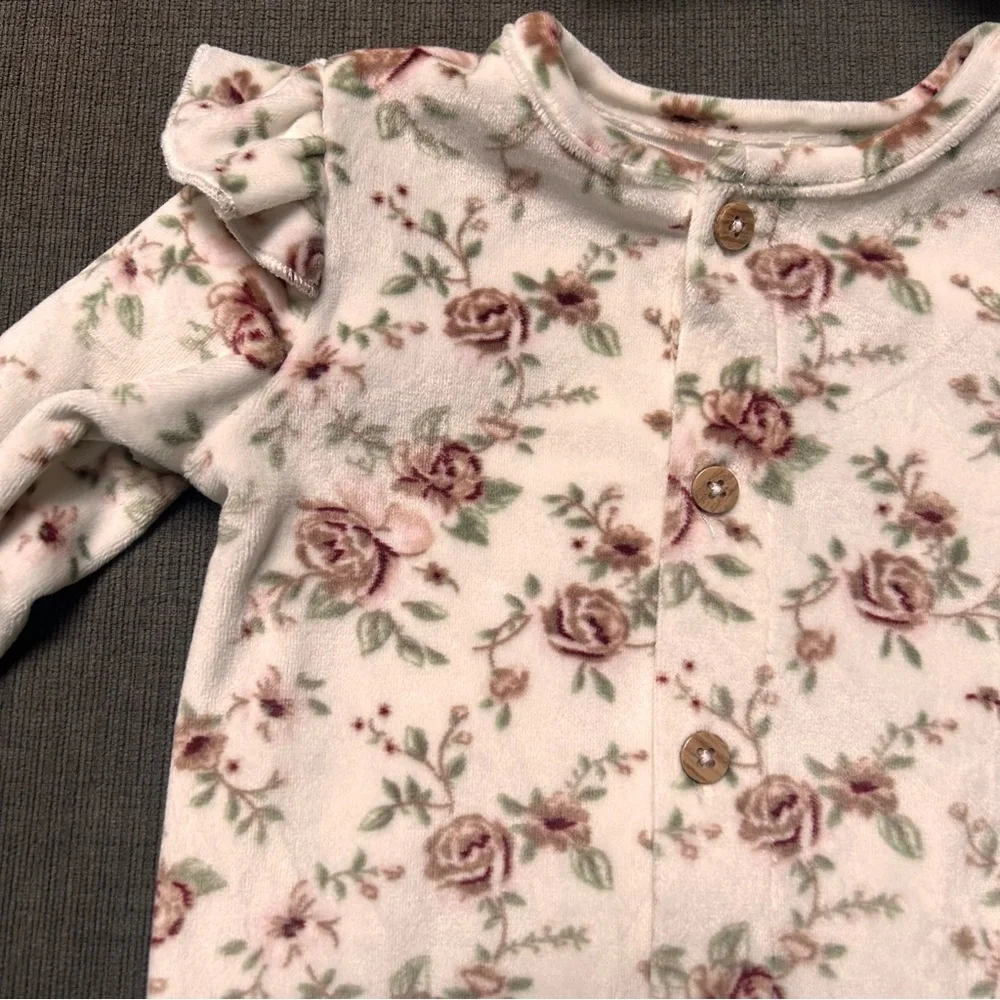 Kyle& Deena soft floral footie with matching hat size 0-3 months